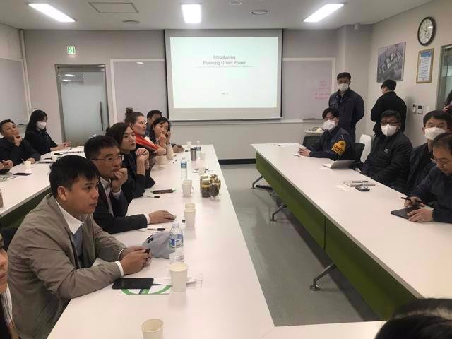 Đoàn công tác về năng lượng sinh học cùa Việt Nam đến làm việc tại nhà máynhiệt điện sinh khối PoSeung tại Kyonggi-Do, Hàn Quốc. Ảnh: Chu Khôi.